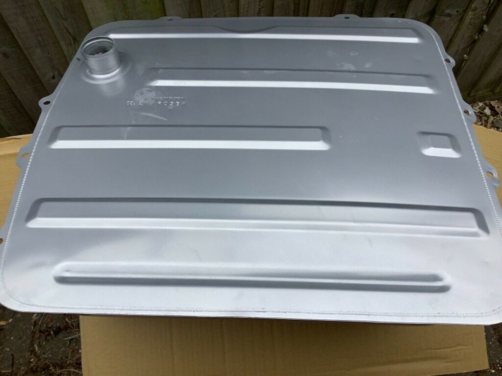 (2) NRP1174 MGB PETROL FUEL TANK 1975 ON SILVER/GREY