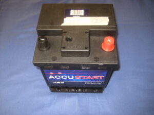 202 SMALL 12 VOLT BATTERY WET. COLLECTION ONLY!