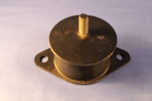 (33) BHH1621 MGB R/B ENGINE MOUNTING 1975 ON