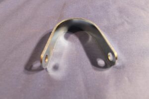 (11) MGB GEX7191 U BRACKET FOR MIDDLE EXHAUST KIT