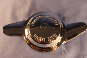 MGB & MIDGET MG LOGO R/H RIGHT HAND 2 EARED 12TPI AHH7317A