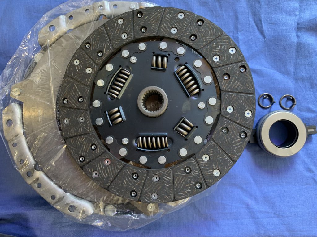 MGC 3 PIECE CLUTCH KIT WITH ROLLER RELEASE BEARING GCK3306HD