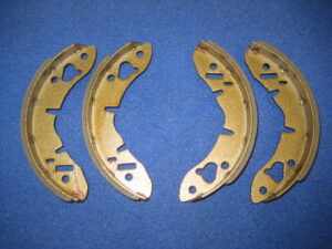 (22) MIDGET REAR BRAKE SHOE SET GBS701 GBS834AF