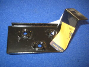 MGB V8 OIL FILTER HOUSING BRACKET HZA4614