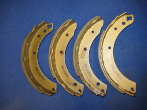 (14) MGC REAR BRAKE SHOE SET GBS741 SHOES
