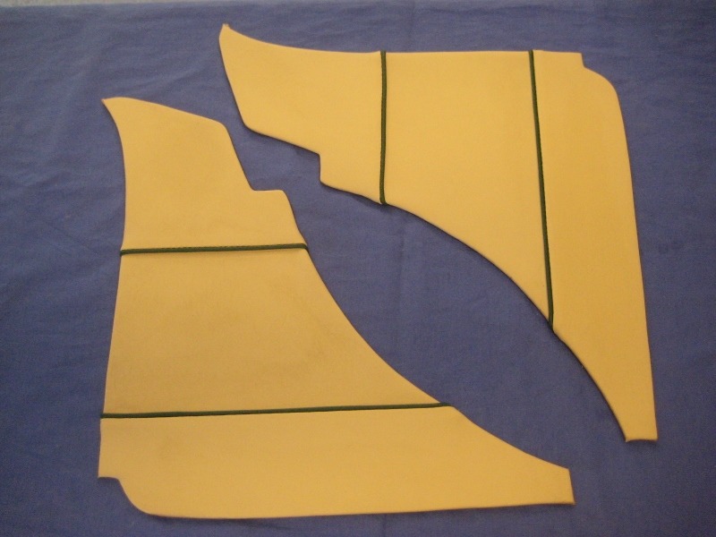 WA131A MGB GT REAR WHEEL ARCH PANELS 1968-70 2 LINES OF PIPING BLACK WITH 2 LINES BLACK PIPING