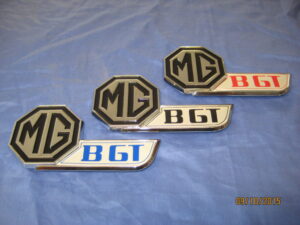 (4) MGB GT TAILGATE BADGE SILVER HZA5024, BHH855 & BHH2685