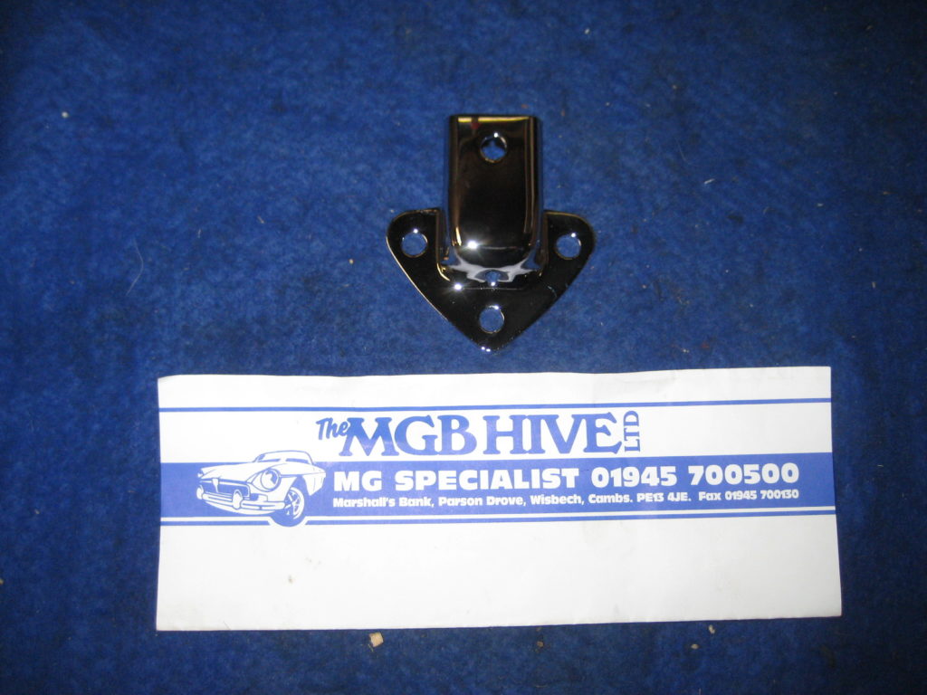 (12) MGB AHH8391 HOOD SOCKET CHROME