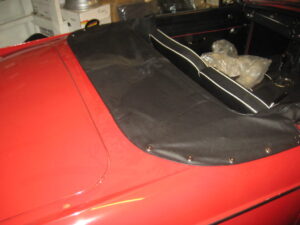 (18) MGB HALF TONNEAU HOOD COVER BHH1048