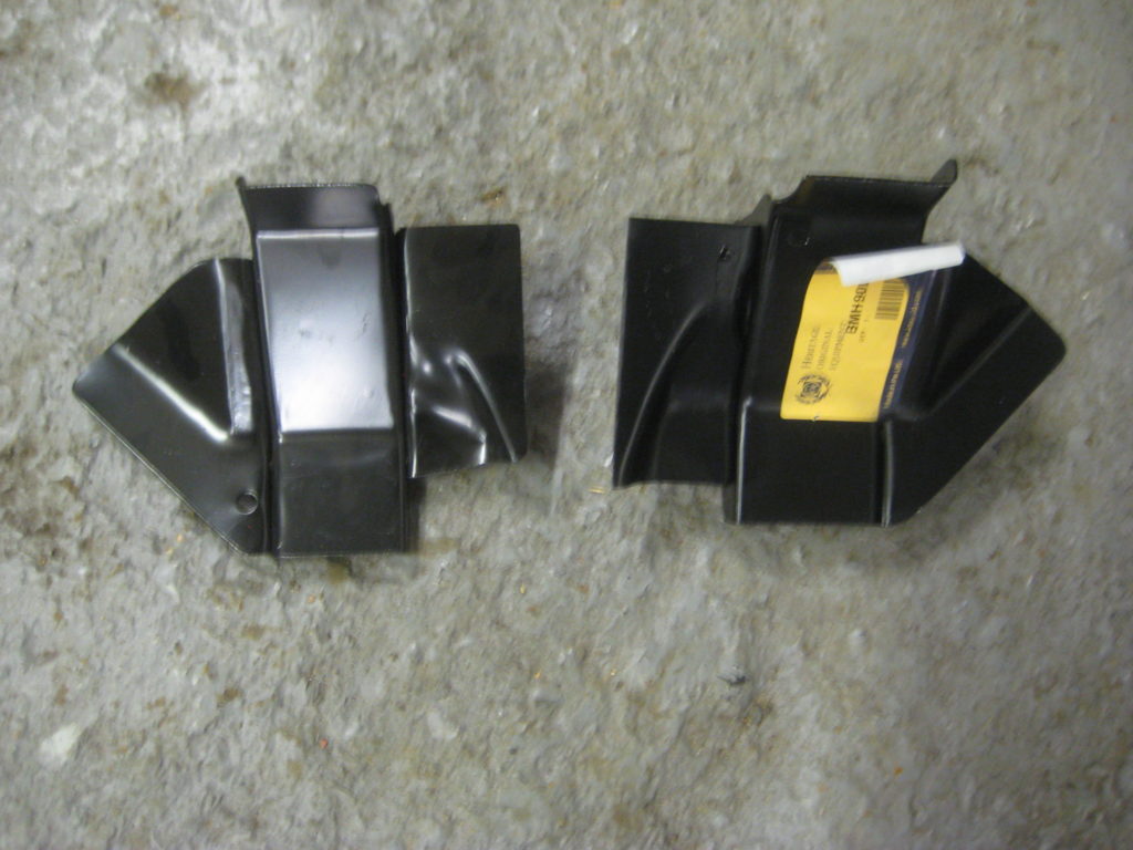 (40) MGB REAR SPRING FRONT HANGER BMH9002/3 1962-74