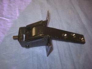 (29) MGB LOWER DOOR HINGE HZA5206/7