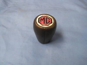 GAC4045 MGB & MIDGET LEATHER GEARKNOB WITH MG LOGO