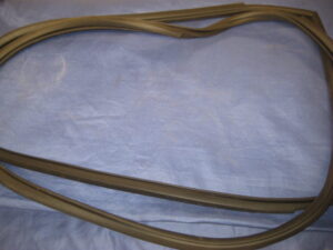 (1) MGB ROADSTER WINDSCREEN GLAZING SEAL HZA5414