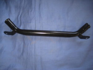 (27) MIDGET 1275 RADIATOR CROSS PIPE AHA8731