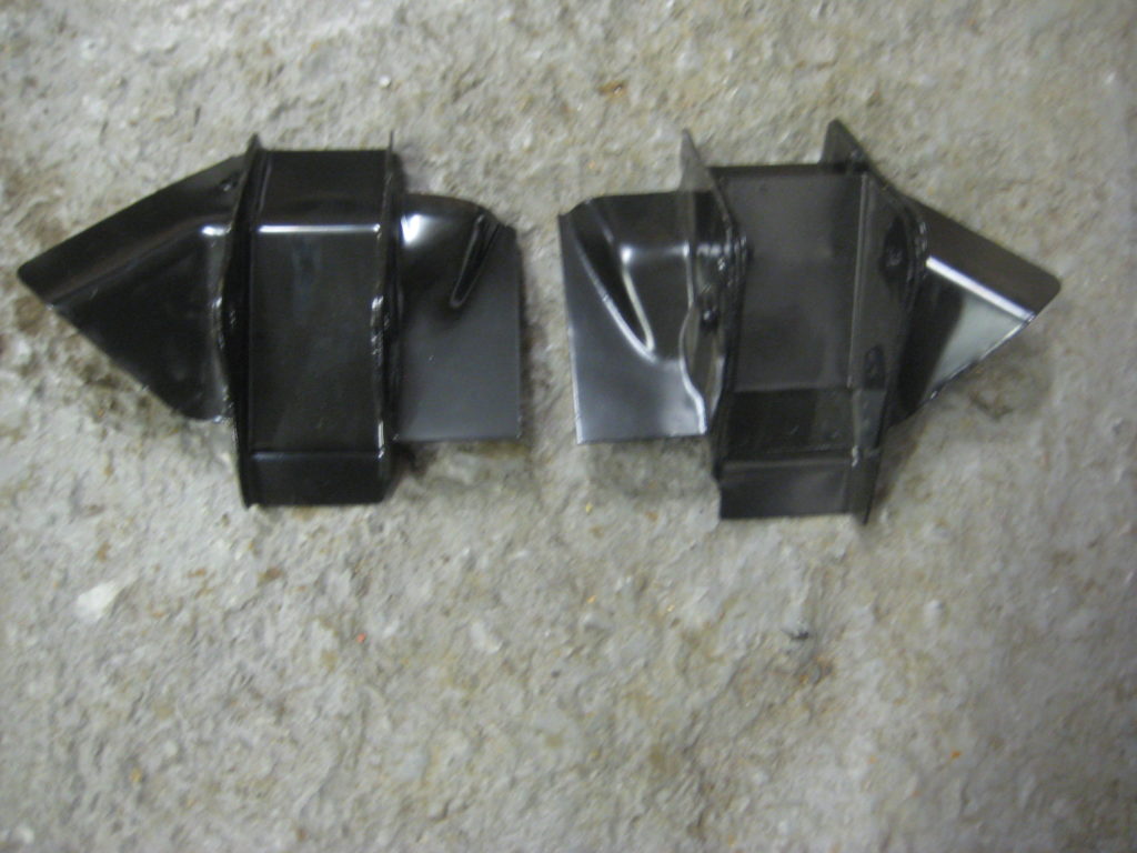 (40) MGB REAR SPRING FRONT HANGER 1975 ON BMH9004/5