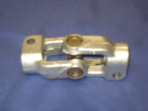 AHH6000 MGB STEERING COLUMN UNIVERSAL JOINT ASSY 1962-1974