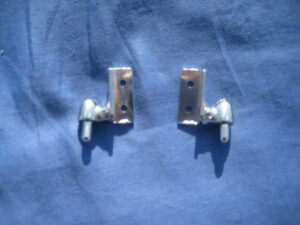 MGB ROADSTER I/4 QUARTER LIGHT TOP PIVOT HINGE 17H2509 17H2510