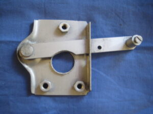 4G3035 MGB BONNET CATCH PLATE