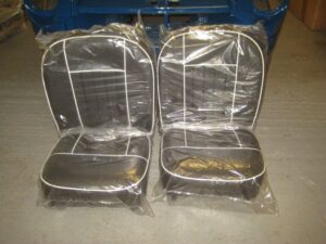 MGB PAIR LEATHER REUPHOLSTERED SEATS BLACK WITH WHITE PIPING 1962- 1967 MK1 S777AW