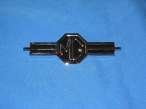 AHH5258 MGB & MIDGET RADIO BLANK BADGE MG LOGO MOTIF