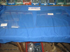 AHA8431/2 MIDGET CLEAR DOOR GLASS