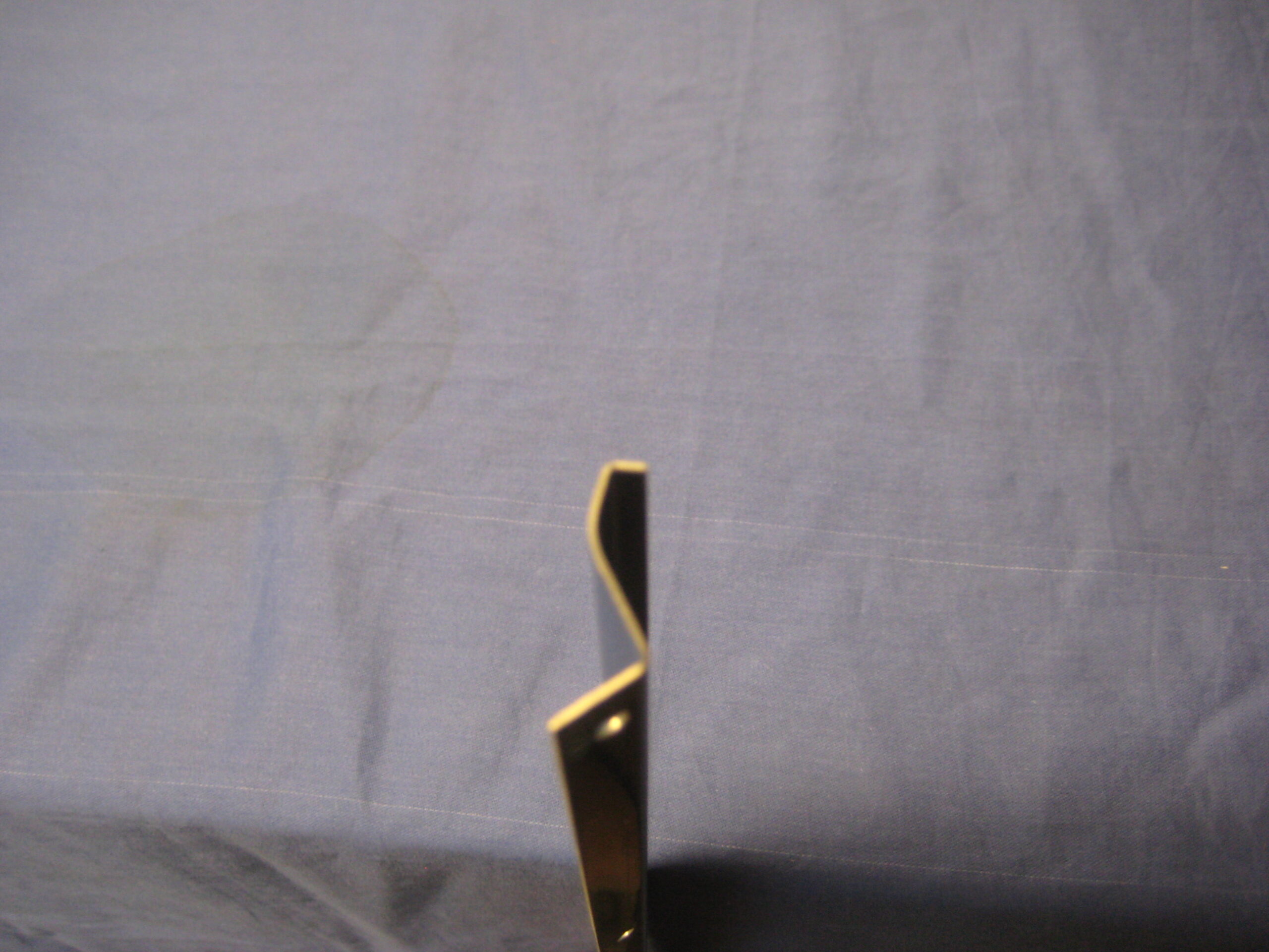 AHH7768KIT PAIR MGB GT DOOR SEAL RETAINERS & SCREWS - Image 2