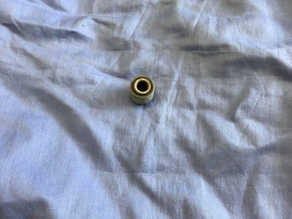 (16) MGB ANTI ROLL BAR END BUSH AHH5939