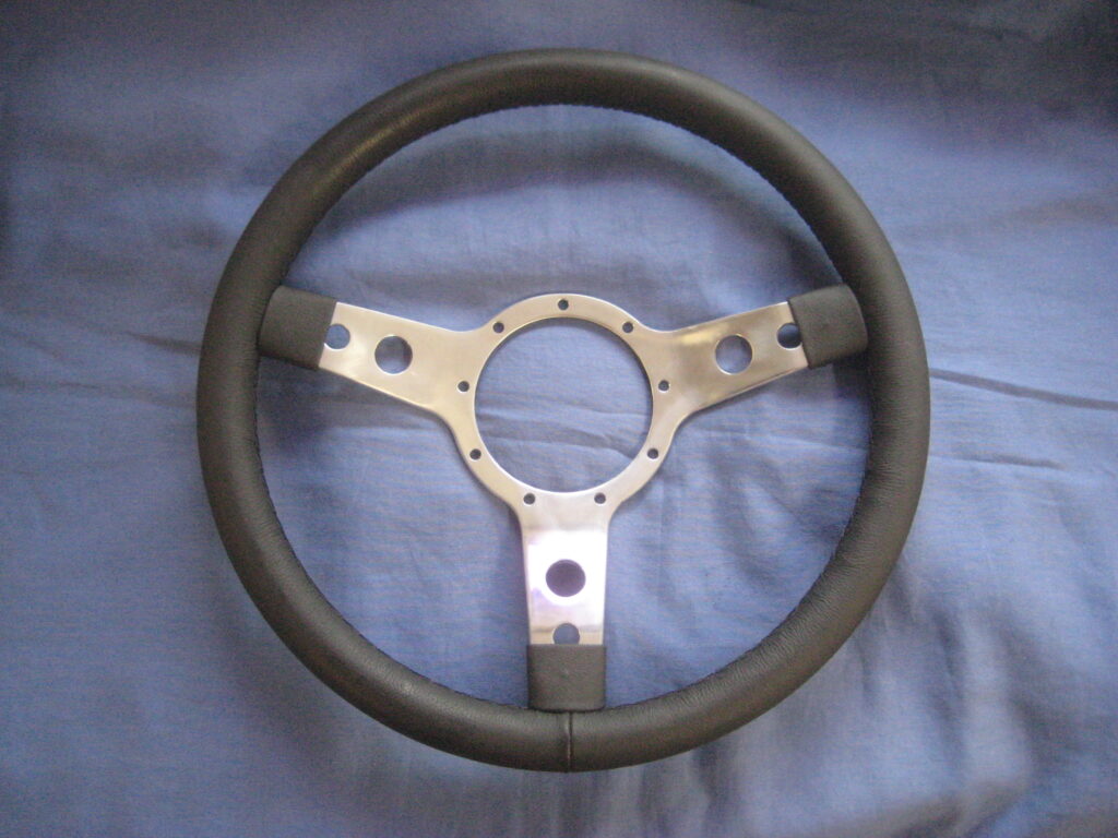14LSW MGB & MIDGET 14 INCH SEMI DISHED LEATHER STEERING WHEEL & BOS - Image 3