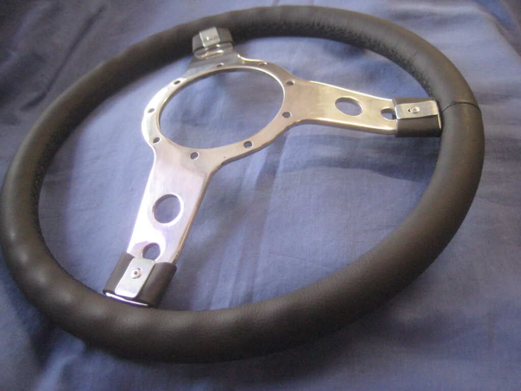 14LSW MGB & MIDGET 14 INCH SEMI DISHED LEATHER STEERING WHEEL & BOS - Image 2