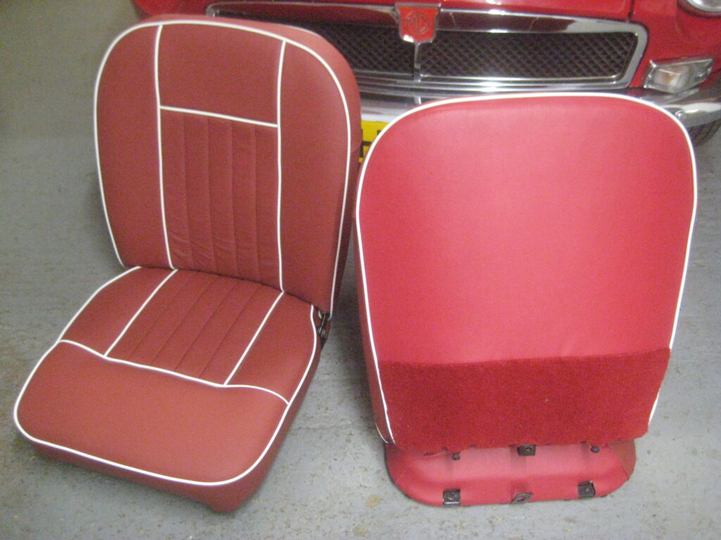 MGB PAIR LEATHER SEATS RED WITH WHITE PIPING 1962- 1967 MK1 S777MW - Image 2