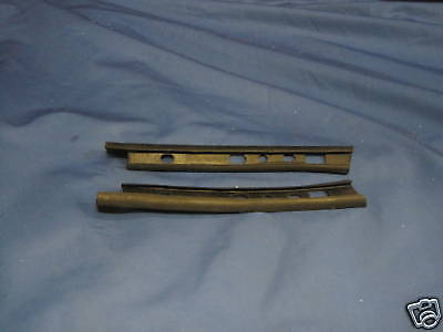 (19) MGB ROADSTER PAIR 1/4 LIGHT TO DOOR SEALS AHH7478/9 PAIR - Image 2