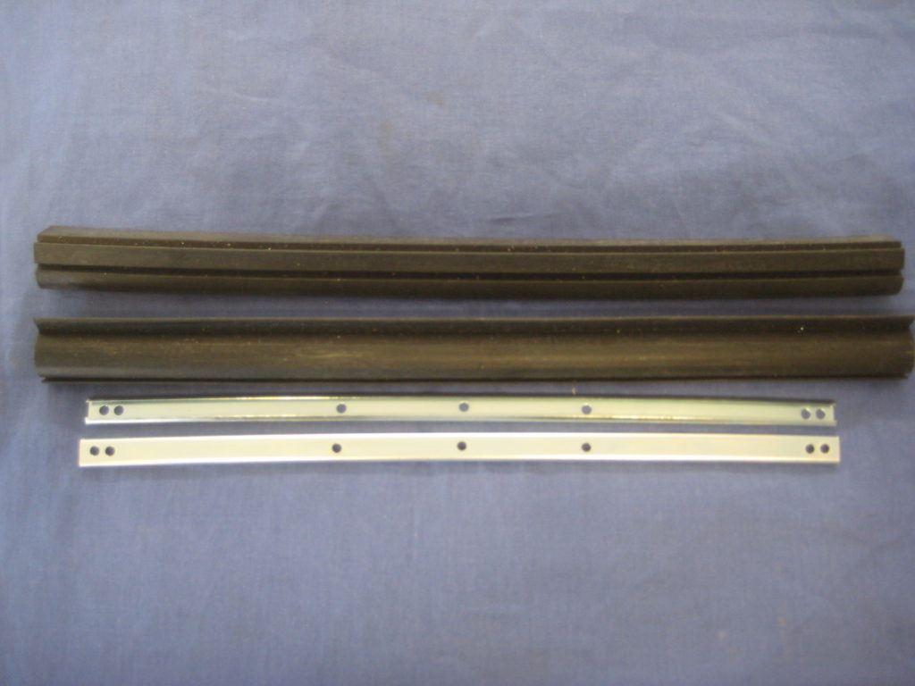 27H4300KIT PAIR OF MGB ROADSTER WINDSCREEN TO 1/4 LIGHT SEALS & RETAINERS
