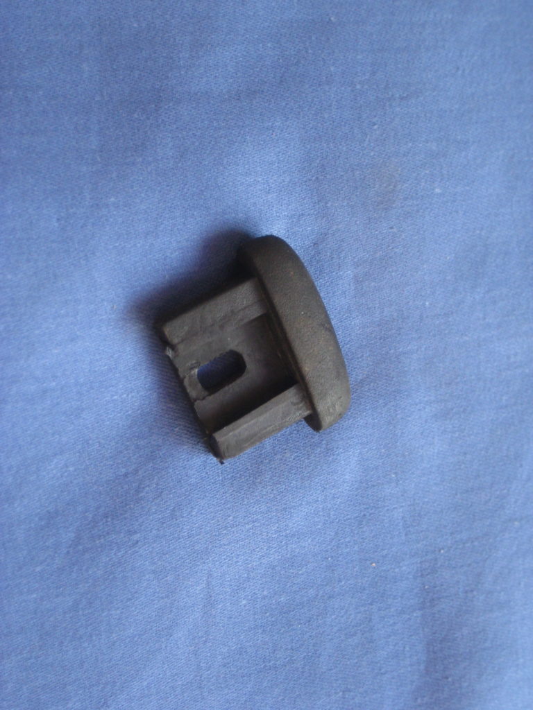 AHH6273 MGB ROADSTER DOOR STRIKER BUFFER