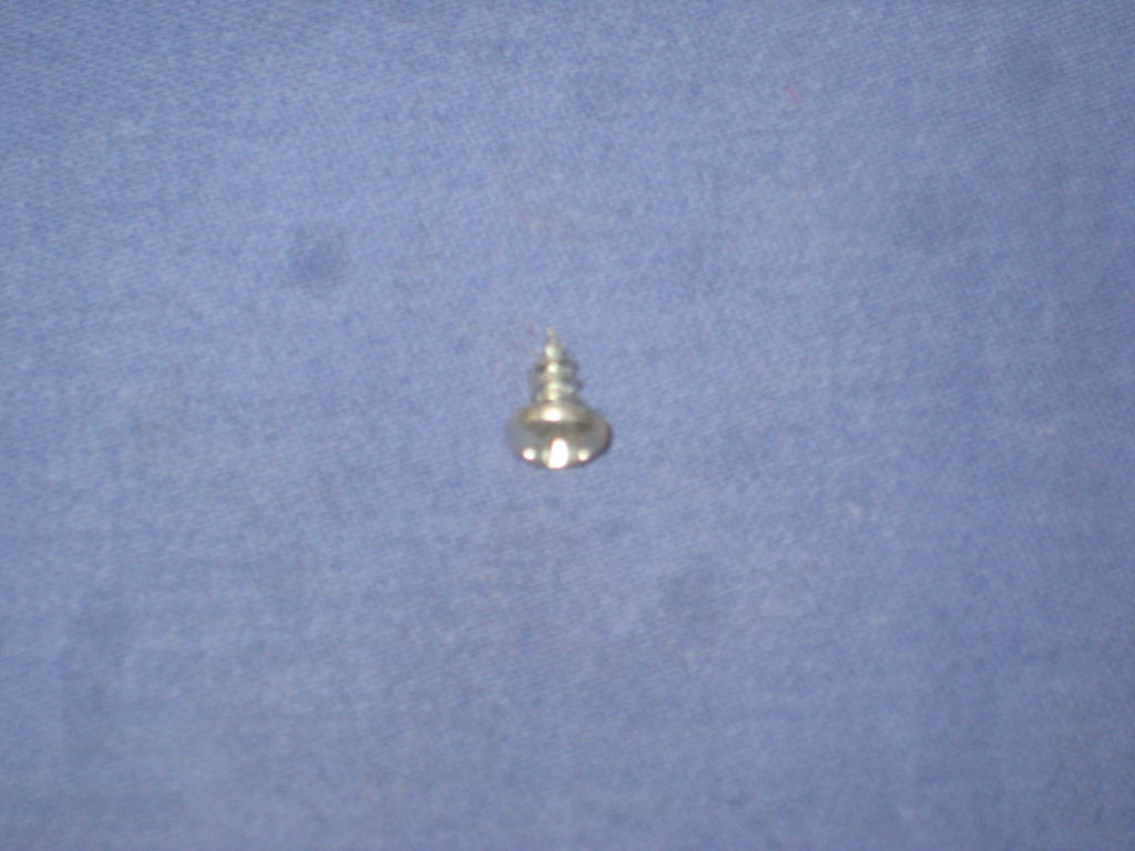 AB606021 MGB HEADLAMP INNER RETAINING RIM SELF TAPPING SCREW