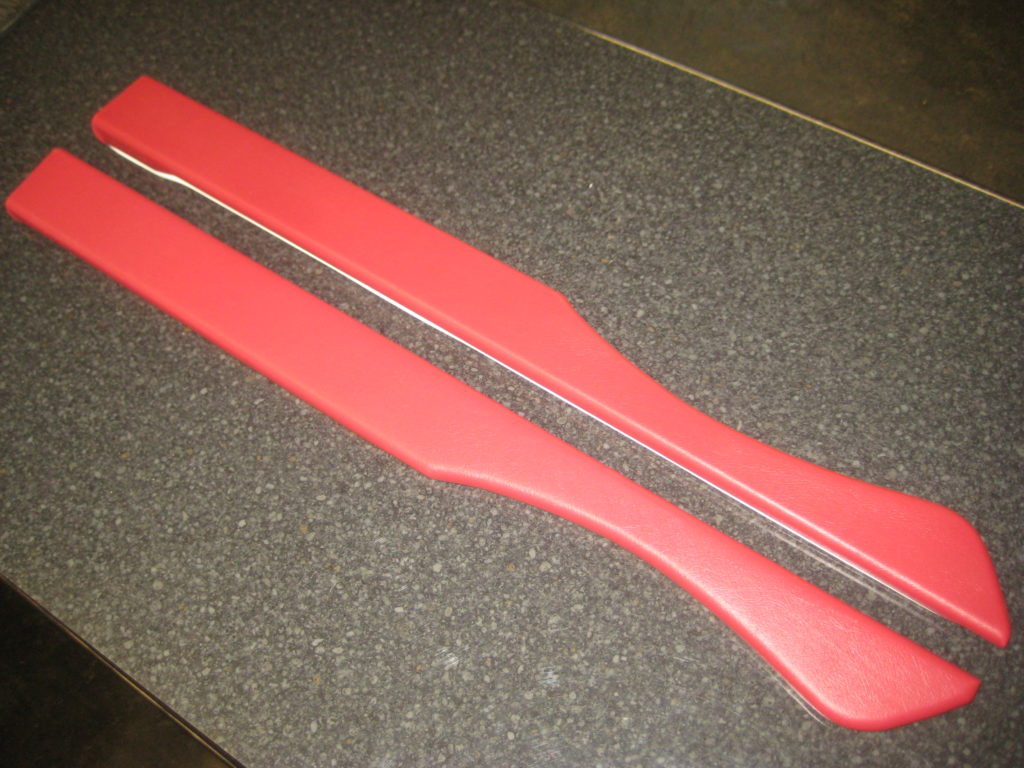 CR149MW MGB GT REAR DOOR CAPPINGS RED WITH WHITE PIPING