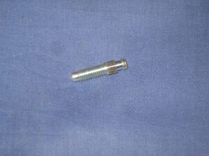 513118A REAR WHEEL CYLINDER BLEED SCREW