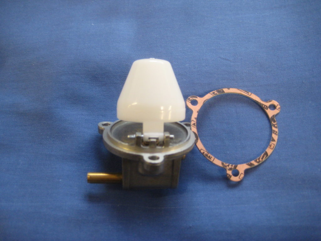 AUE279 MGB HS4 REAR CARB FLOAT & LID ASSY - Image 3
