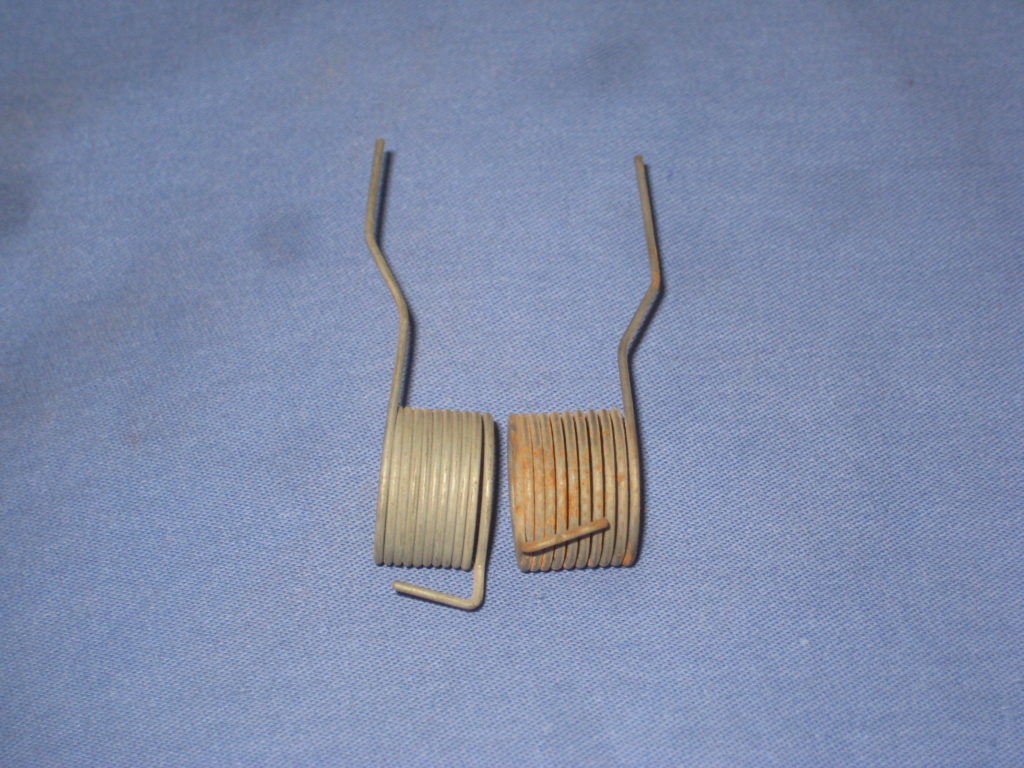 AUD4272/3 MGB PAIR OF CARB THROTTLE RETURN SPRINGS HIF4