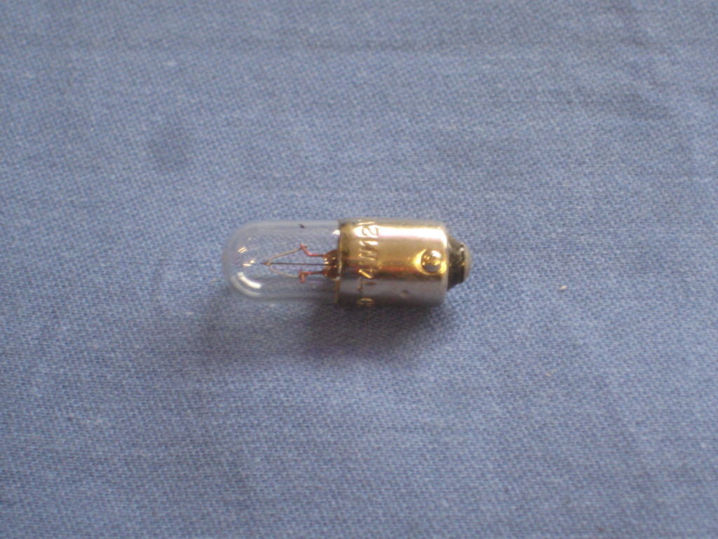 GLB281 MGB R/B CLOCK AND HEATER CONTROL BULB 2W 12V BAYONET
