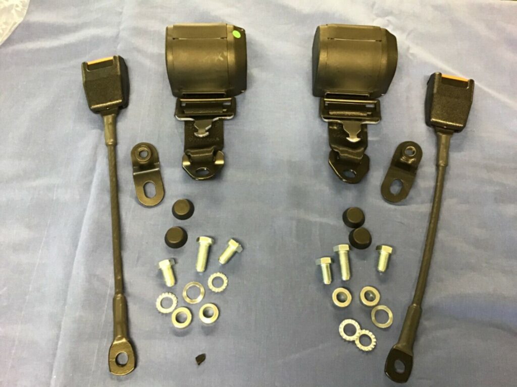 PAIR OF MGB HIVE INERTIA SEAT BELTS BLACK PAIR INC FITTING KIT GT BELTGTSET