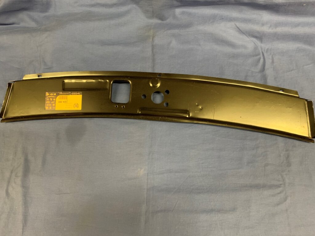 (34) MGB BONNET LOCKING PLATFORM / SLAM PANEL HERITAGE HZA388