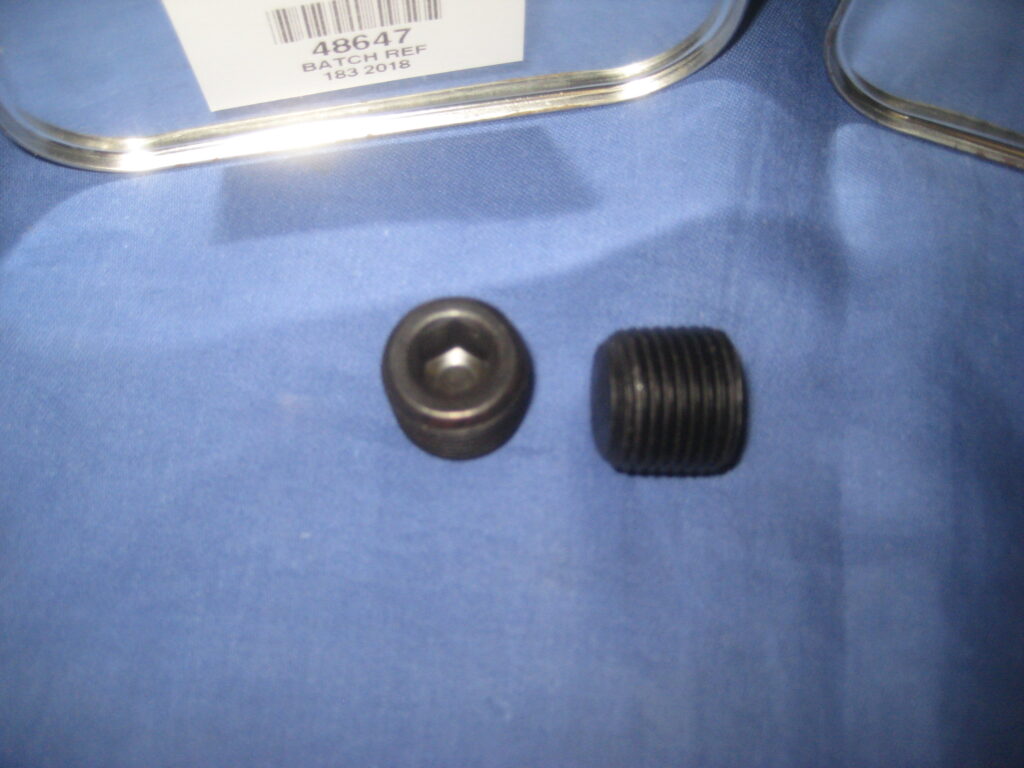 EP90KIT 2 X DUCKHAMS HYPOID SAE 85W-140 (EP90) AXLE/GEAR OIL INC DRAIN/FILLER PLUGS - Image 2