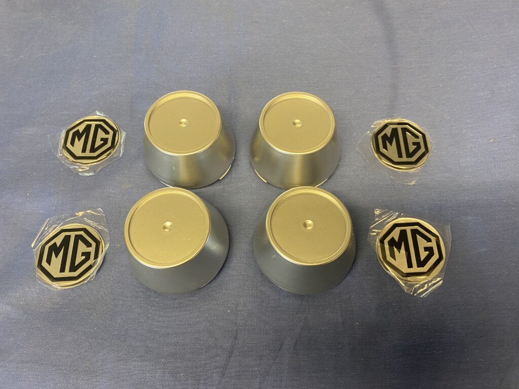 WC001C1X4 MGB & MIDGET SILVER ALLOY WHEEL CENTRE CAPS AND BADGE SET OF 4
