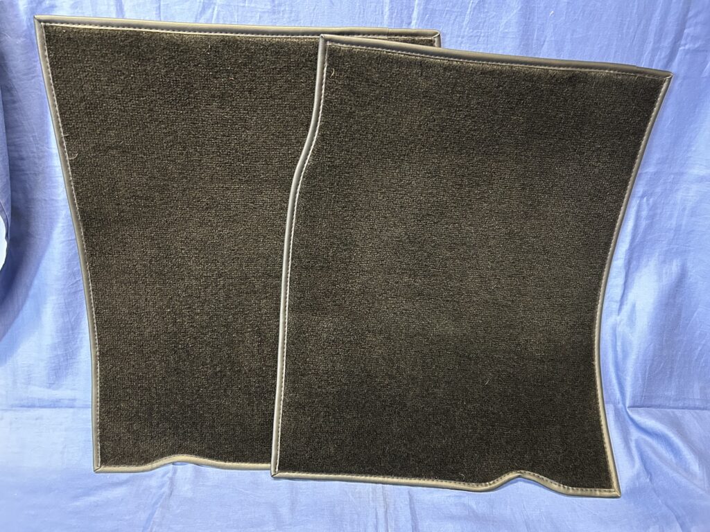 MUSC PAIR MIDGET BLACK UNDER SEAT CARPETS