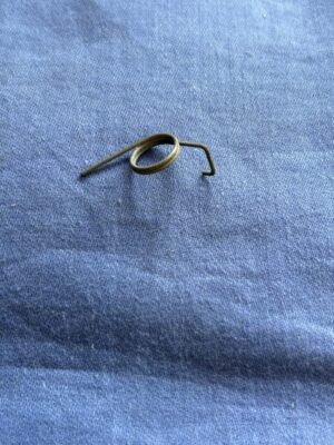 AUD2432 MGB HS4 CARB CAM LEVER SPRING FRONT