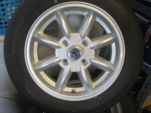 14AS165   SET OF 4 MGB 5.5 X 14” ALLOY WHEELS & 165 x 80 x 14 TYRES PLAIN SILVER