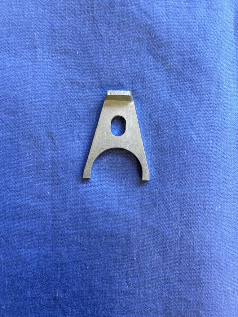 37H1957 MGB OVERDRIVE SPEEDO HOUSING LOCKING PLATE