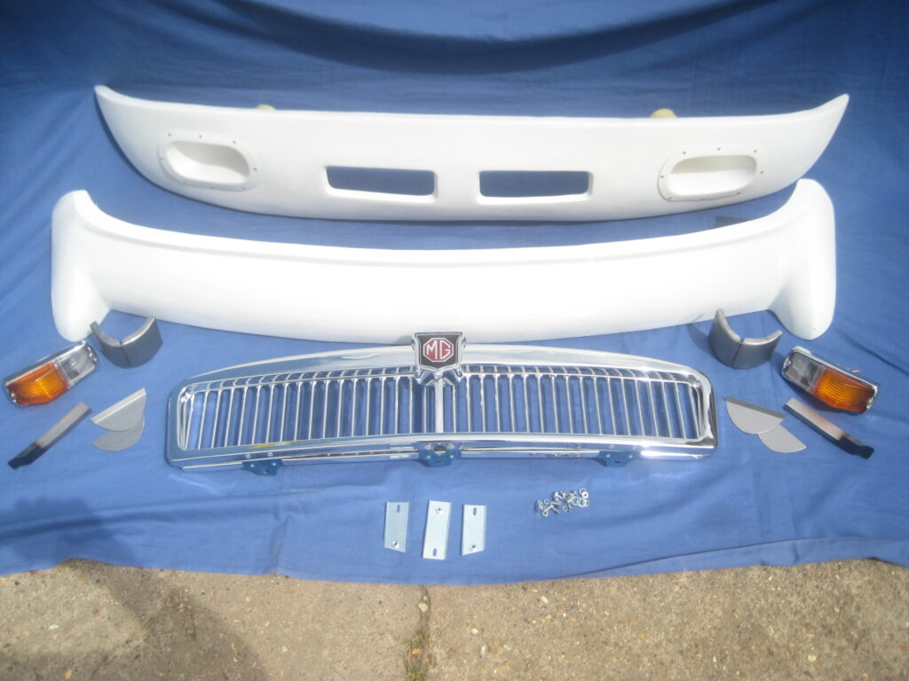 SBCKC MGB RUBBER BUMPER TO SEBRING LOOK CONVERSION KIT WITH CHROME SLATTED GRILL