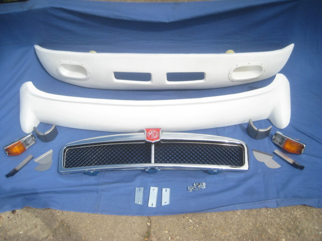 SBCKH MGB RUBBER BUMPER TO SEBRING LOOK CONVERSION KIT WITH HONEYCOMBE GRILL