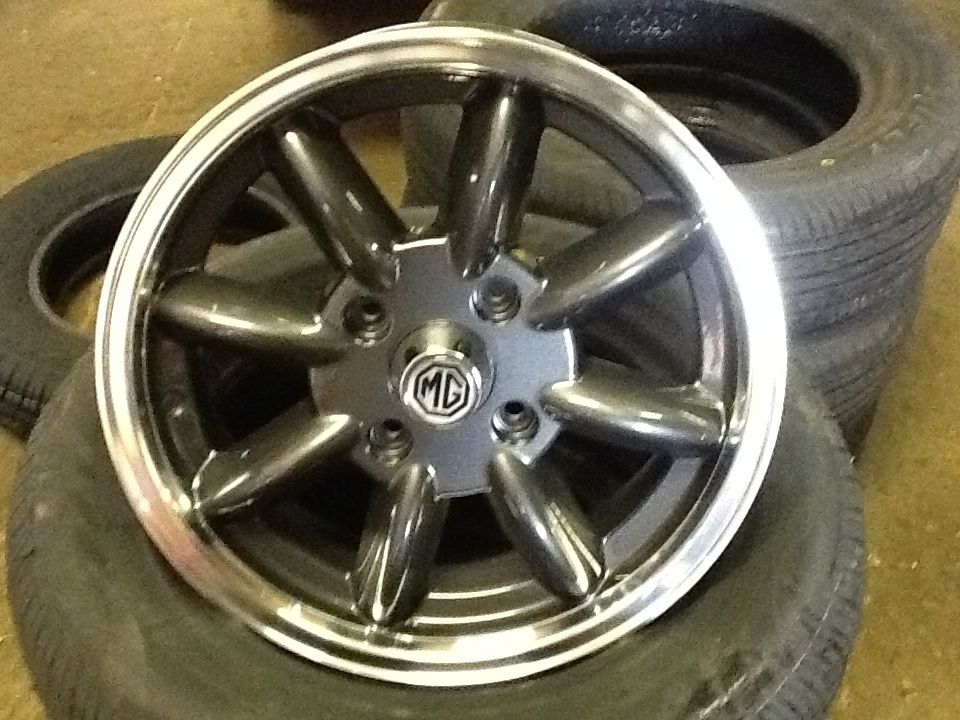 001-002 SET OF 4 MGB 14”X5.5J GREY POLISHED RIM ALLOY WHEELS WITH 185 X 70 X 14 TYRES - Image 2